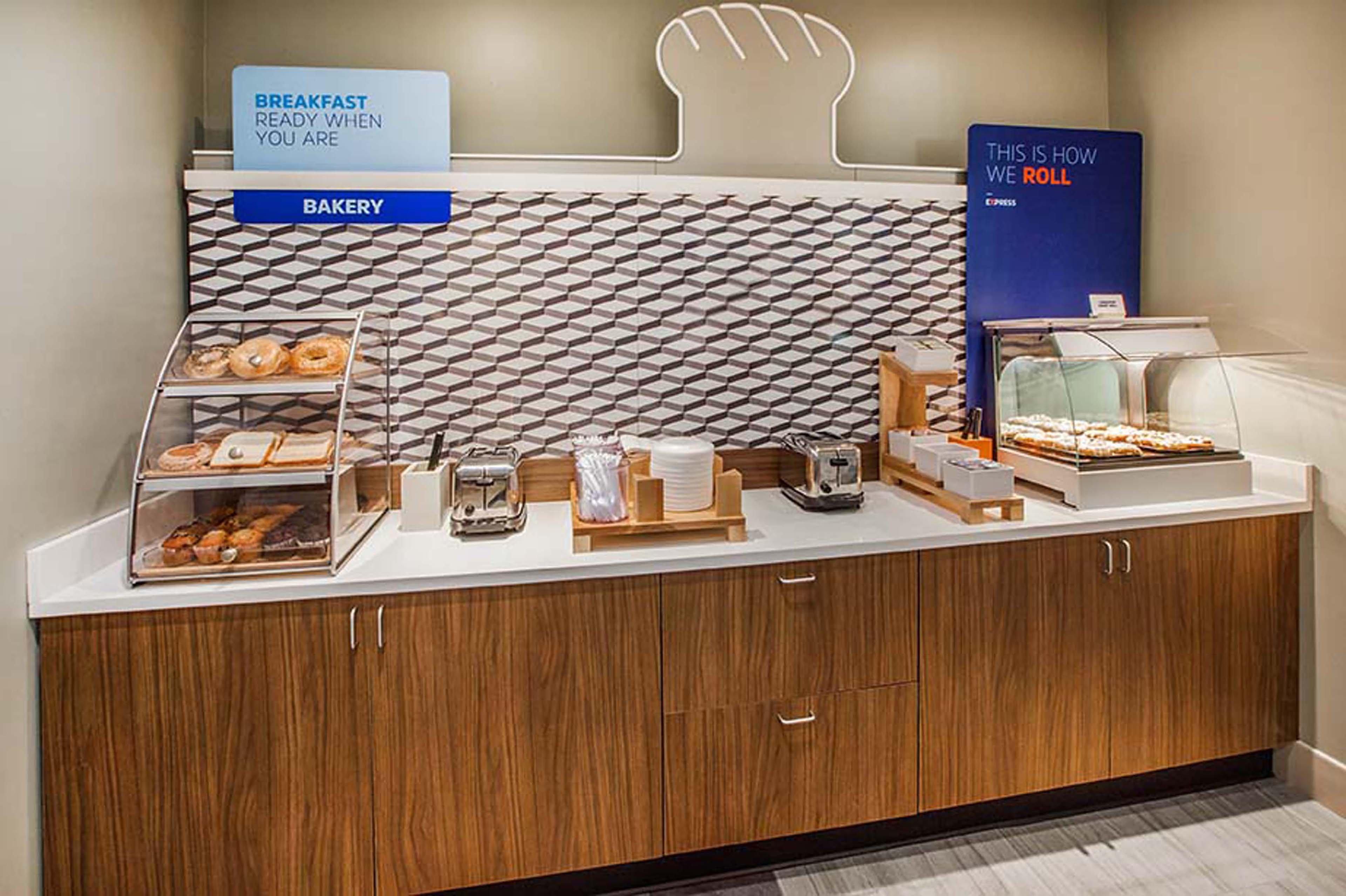 Holiday Inn Express Alpharetta - Roswell By Ihg Buitenkant foto